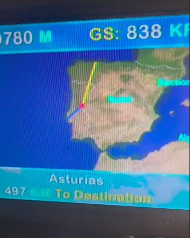 Eva Longoria fotografía la pantalla del avión rumbo a Asturias |Foto: Instagram