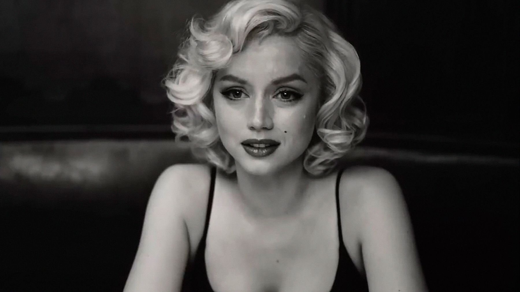 Fotograma de la película 'Blonde'