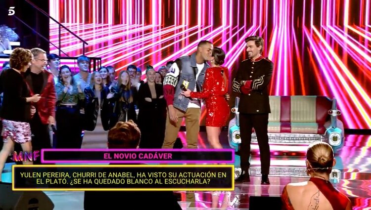 Yulen Pereira y Anabel Pantoja se besan en directo | Foto: Telecinco