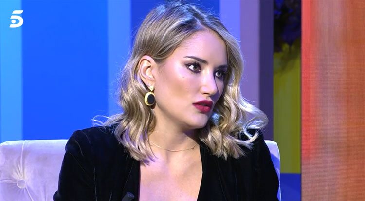 Alba Carrillo durante su entrevista en 'Fiesta'