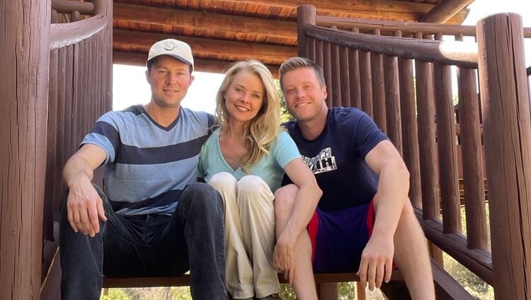 Kristina Wagner junto a sus dos hijos, Peter y Harrison | Foto: Instagram