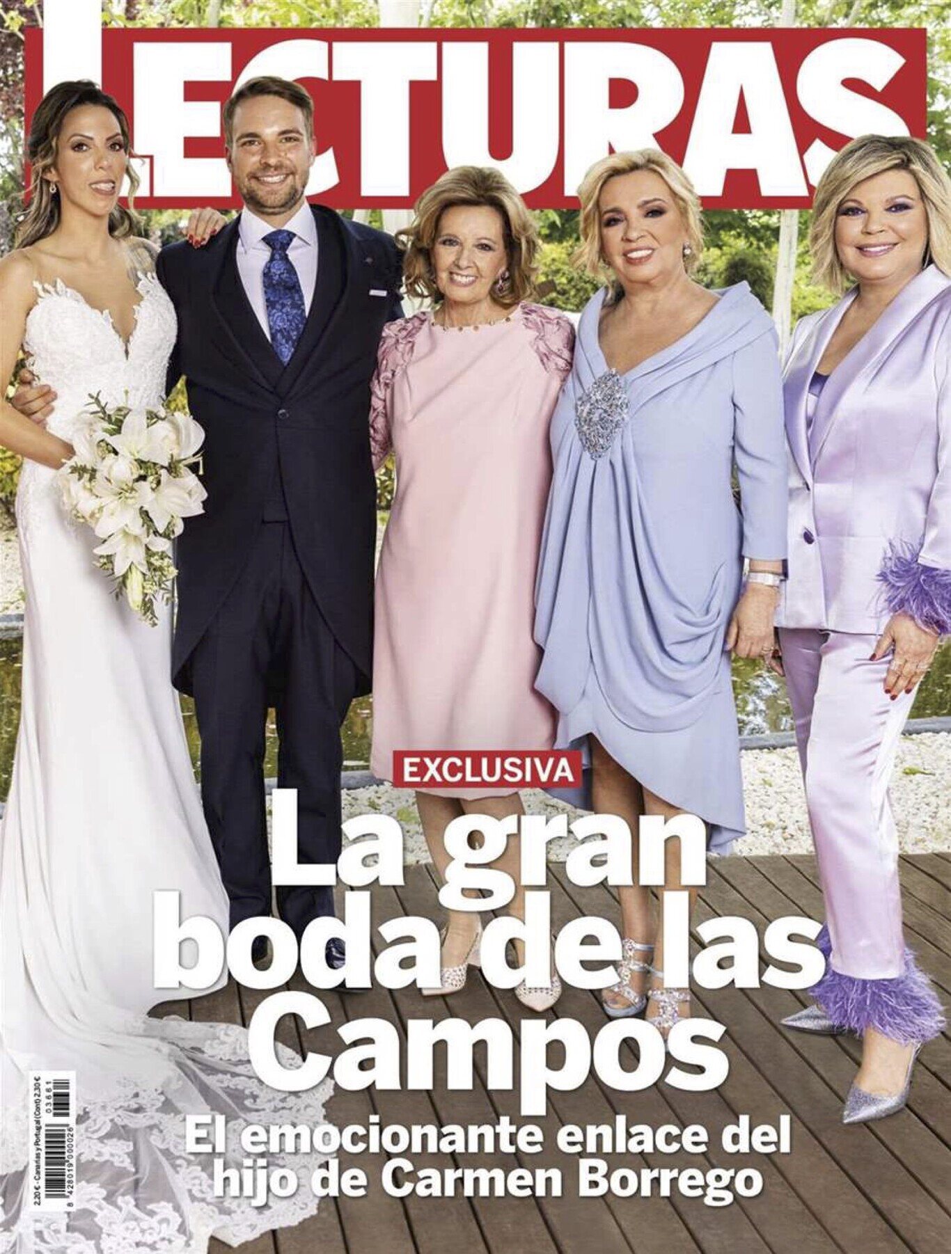 La familia Campos, feliz en la boda del hijo de Carmen Borrego