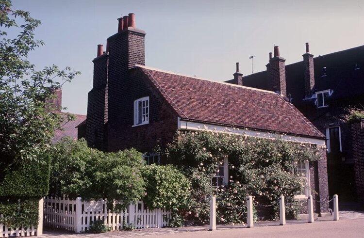 Vista de Nottingham Cottage, residencia situada en el recinto de Kensington Palace