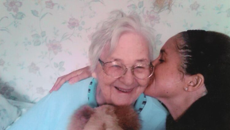 Meghan Markle con su abuela Doris