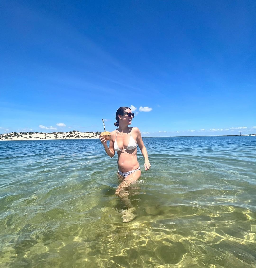 Isabelle Junot presumiendo de embarazo en el Caribe / Foto: Instagram