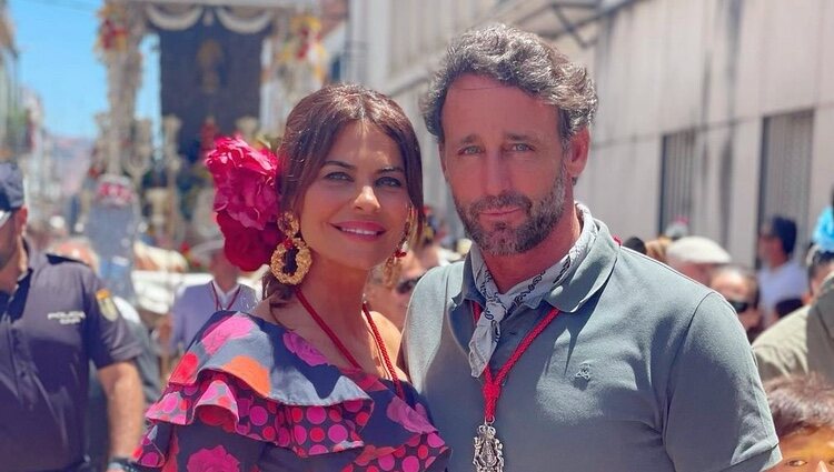 María José Suárez y Álvaro Muñoz Escassi, muy enamorados en Coria del Río | Foto: Instagram