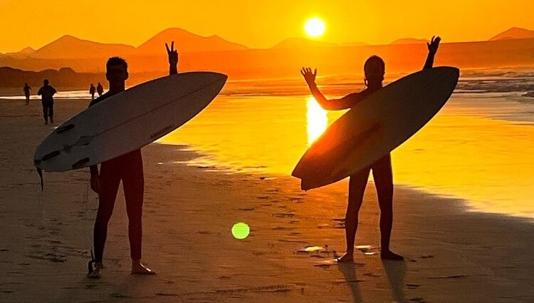 Miguel Bernardeau disfruta del surf en sus vacaciones | Foto: Instagram