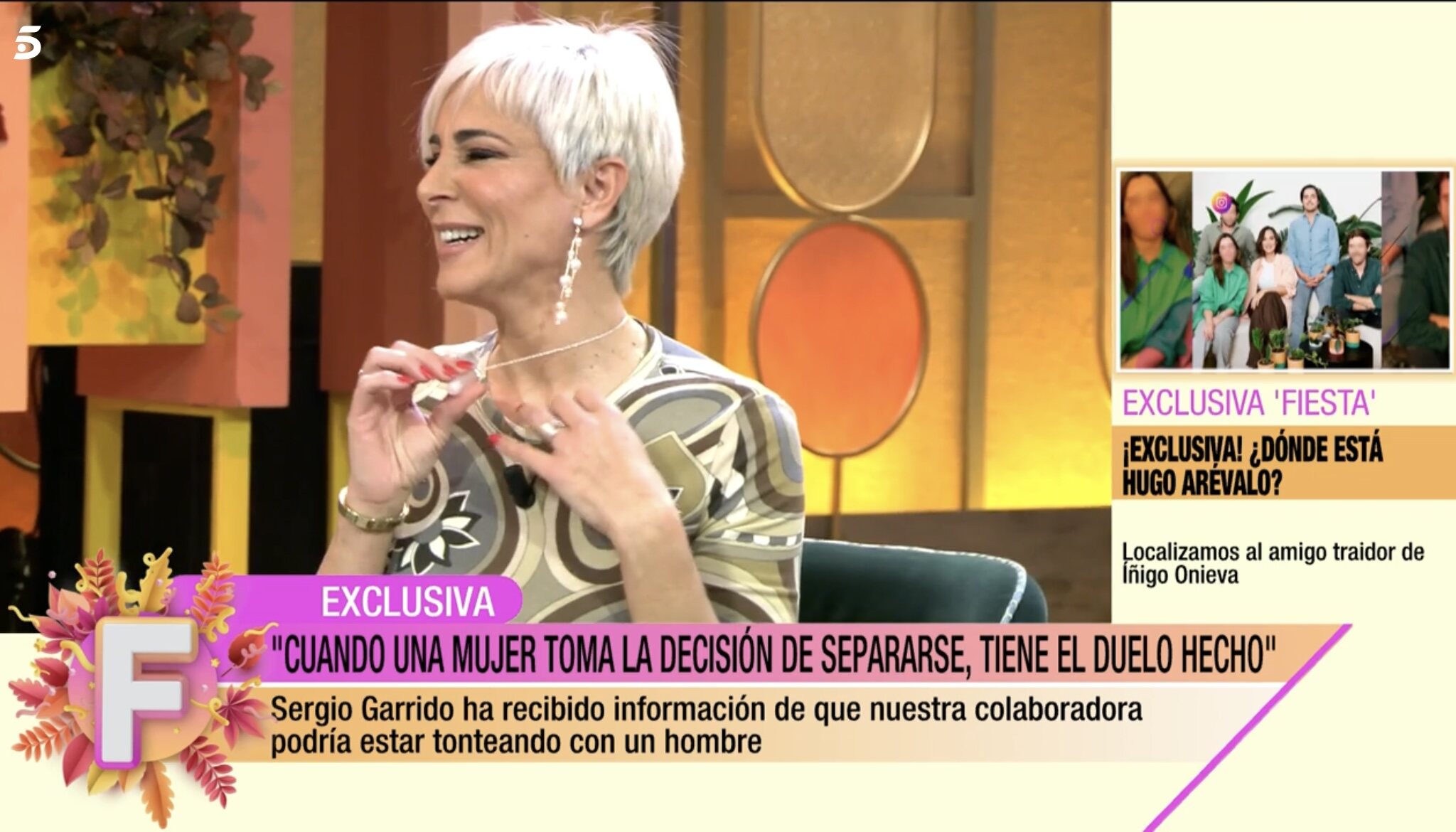 Ana María Aldón enseña su nuevo collar / Foto: Telecinco.es