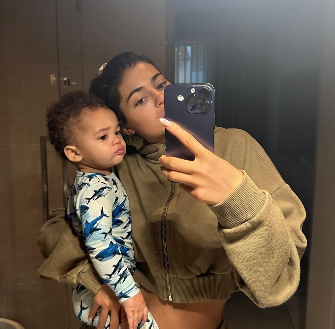 Kylie Jenner y su hijo Aire