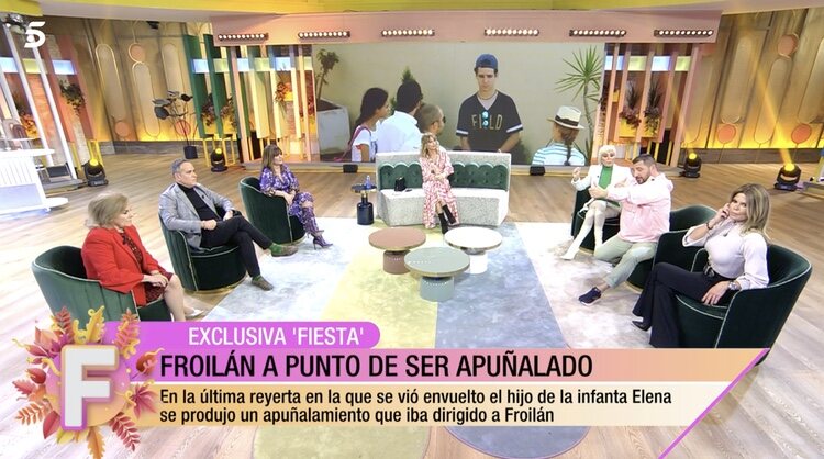 Sergio Garrido hablando de Froilán a la presentadora y los colaboradores de 'Fiesta'