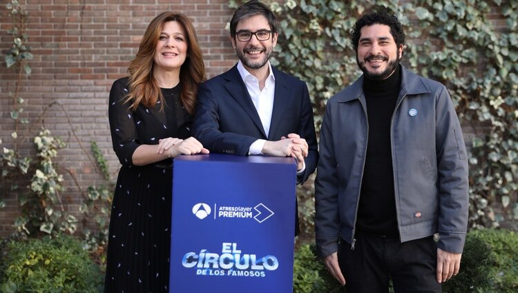 Carmen Ferreiro, Juanra Bonet y Pablo Abelenda en la presentación de 'El círculo de los famosos'