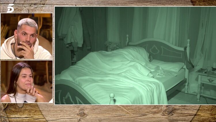 Tania y Barranco en la cama | Foto: telecinco.es