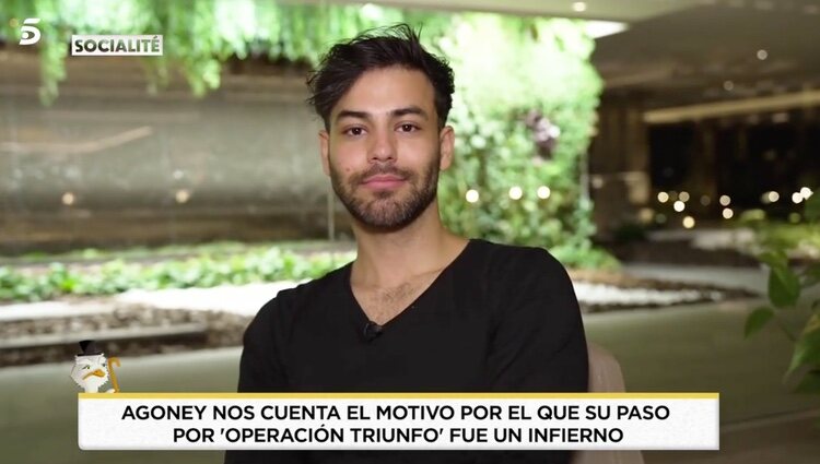 Agoney en la entrevista para 'Socialité'/ Foto: Telecinco