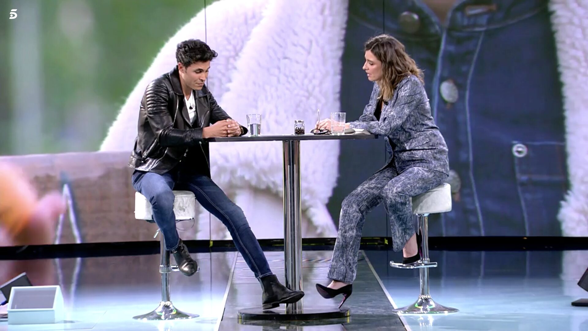Sandra Barneda y Kiko Jiménez en 'El debate de Pesadilla en el paraíso' / Foto: Telecinco.es