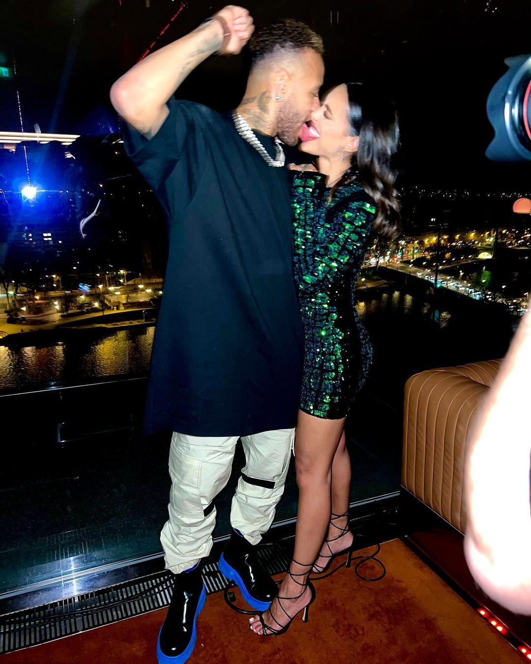 Neymar y Bruna Biancardi besándose / Foto: Instagram