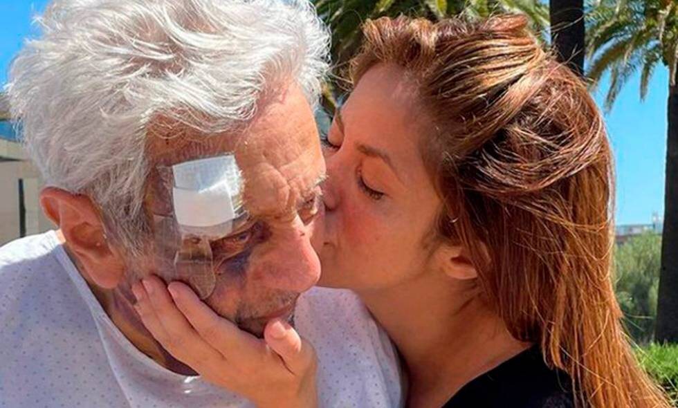Shakira con su padre tras sufrir una fuerte caída/ Foto: Instagram