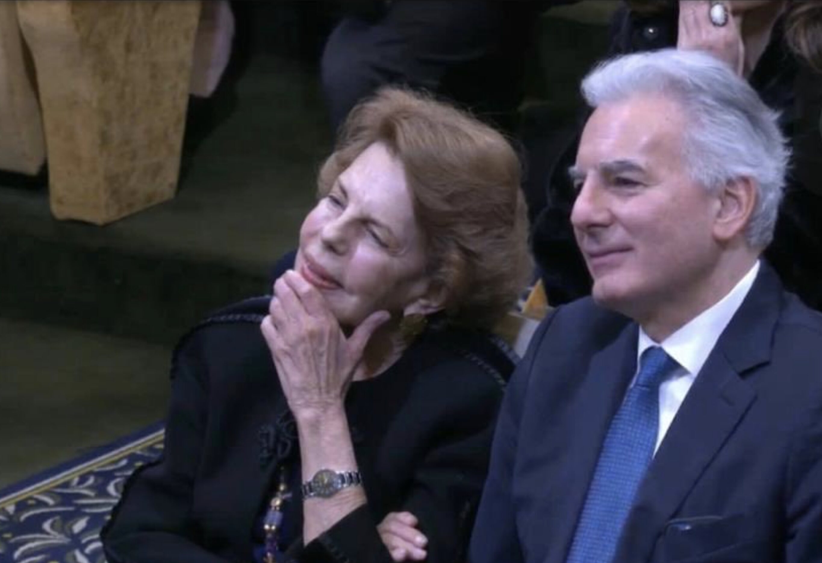 Patricia Llosa con su hijo Álvaro en la incursión de Mario Vargas Llosa en la Academia Francesa/ Foto: Youtube