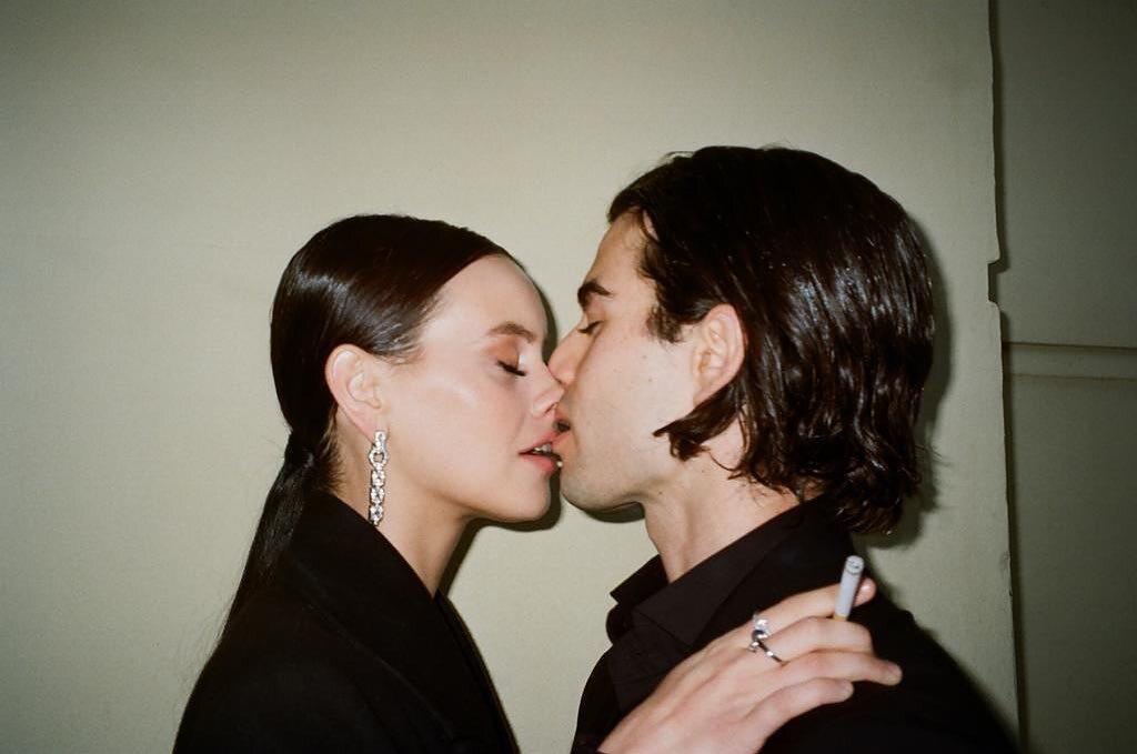 Milena Smit con su novio Diego Sanjuan/ Foto: Instagram
