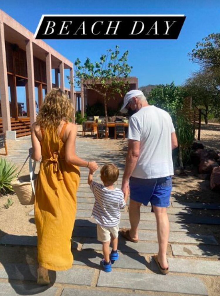 Richard Gere, Alejandra Silva y uno de sus hijos | Instagram