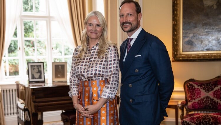 Haakon y Mette-Marit de Noruega en la residencia del Embajador de Noruega en Londres