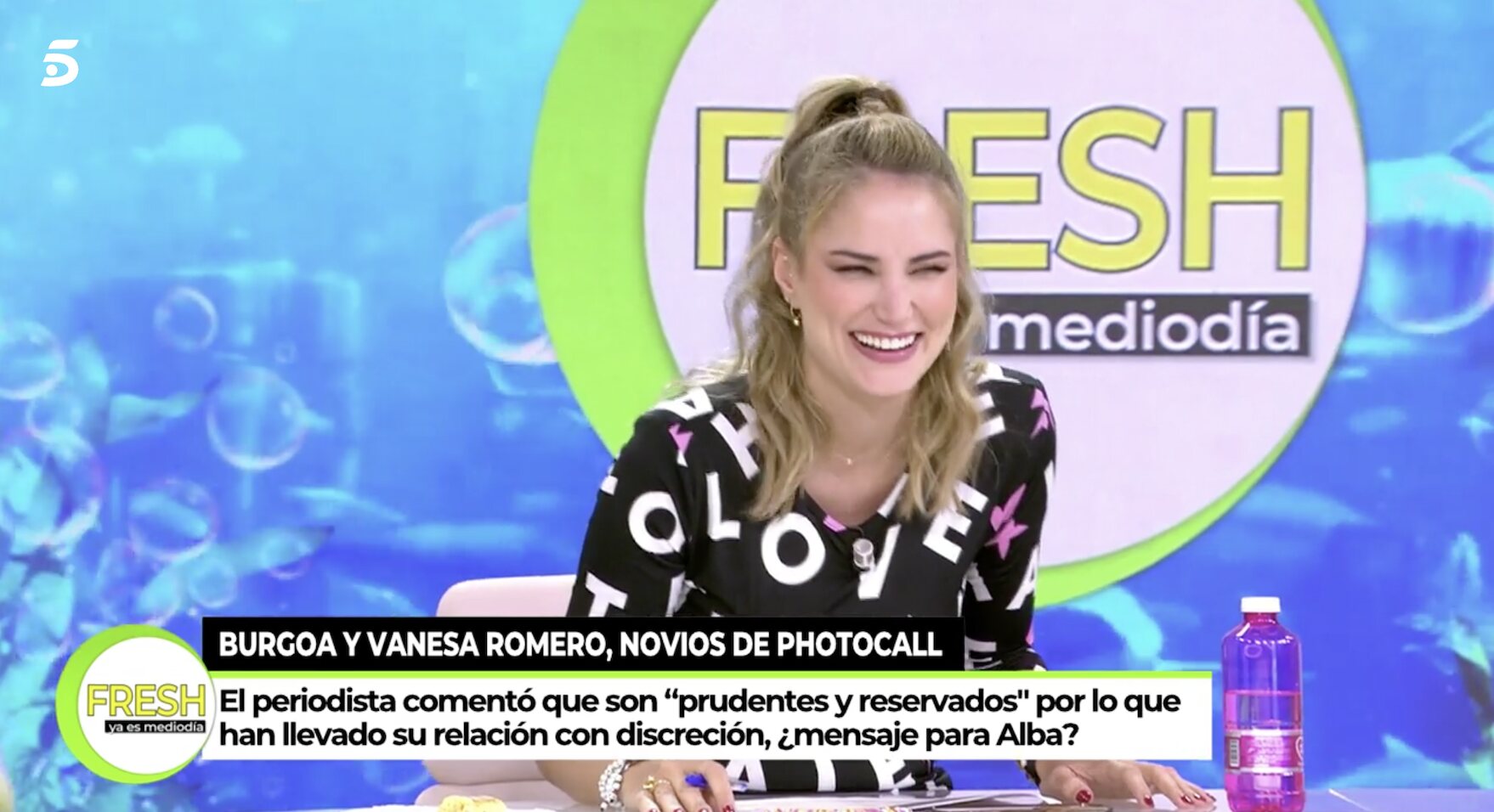 Alba Carrillo se parte de risa en 'Ya es mediodía fresh'/ Foto: telecinco.es