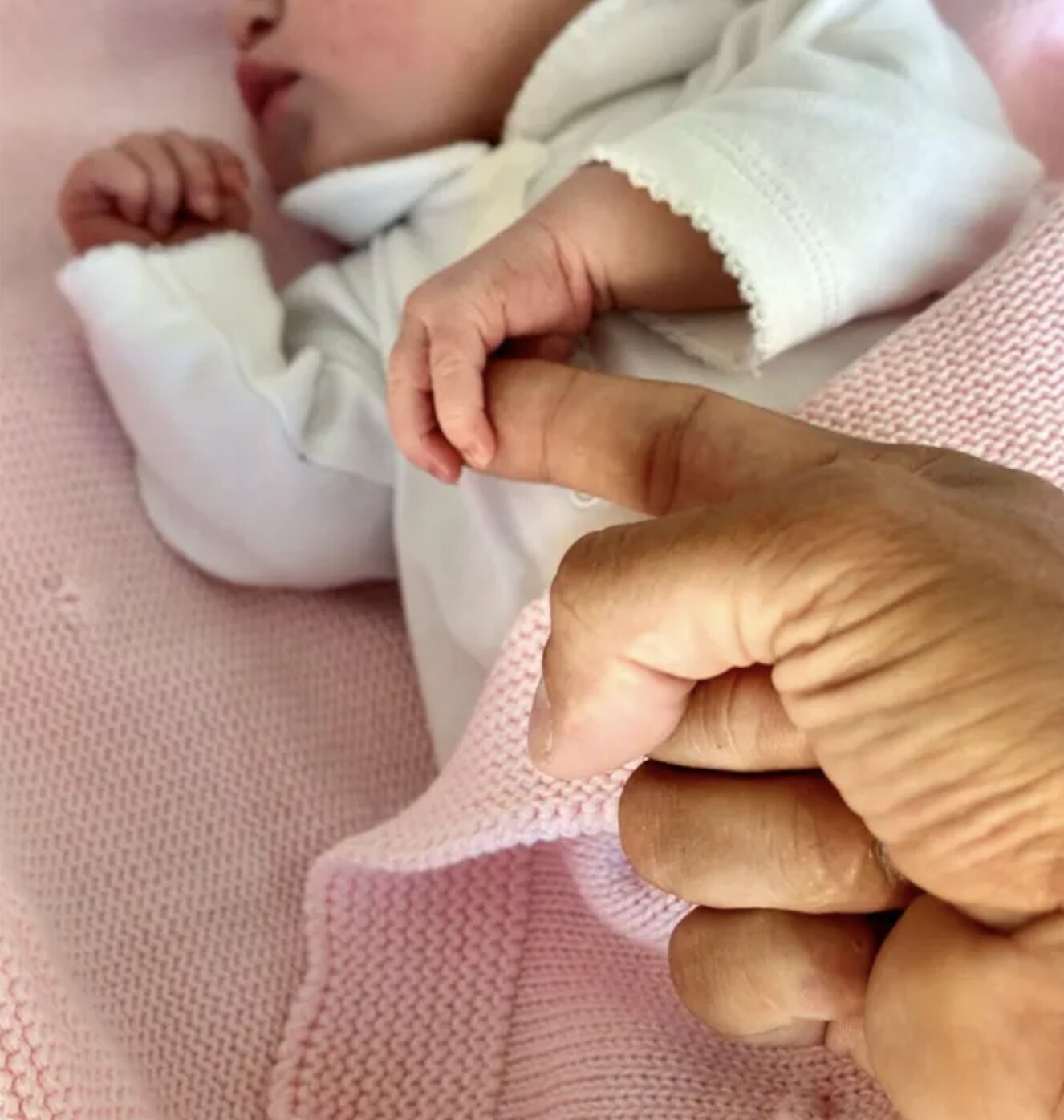 Alberto Contador presenta a su hija Martina/ Foto: Instagram