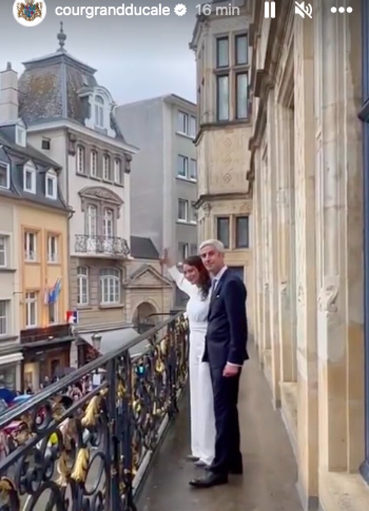 Alexandra y Nicolas saludan desde el balcón | Instagram