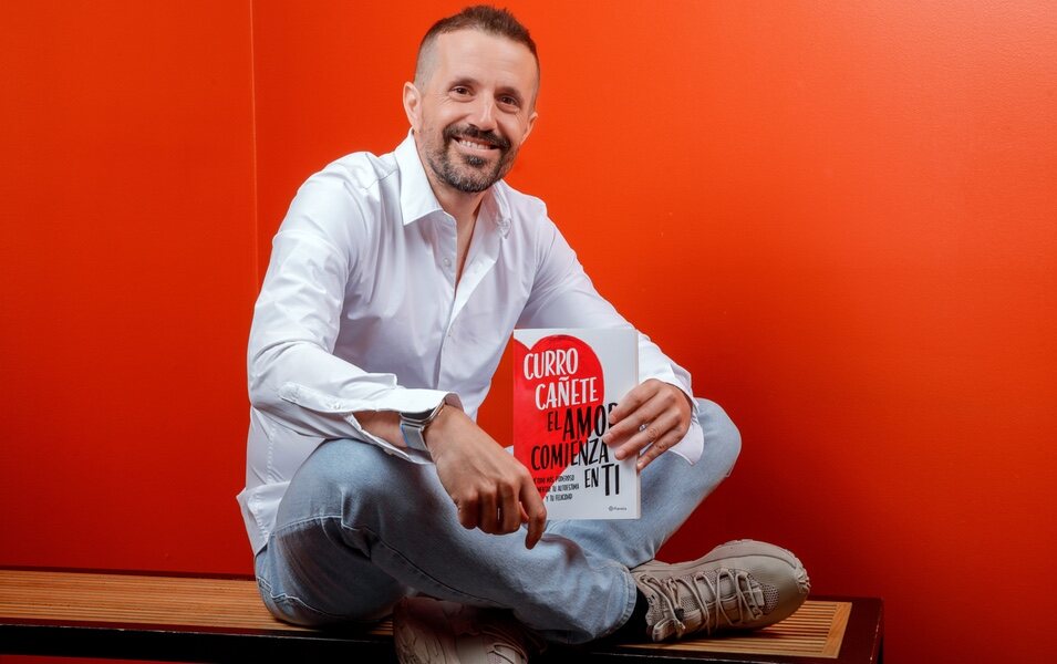 Curro Cañete, autor de 'El amor comienza en ti'