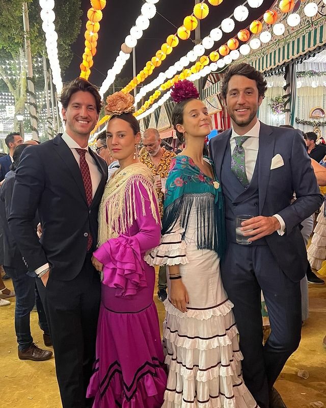 Iván Martín, Victoria Federica y unos amigos en la Feria de Abril/ Foto: Instagram