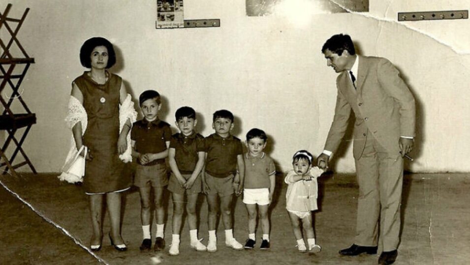 Fernando Tejero de niño con sus padres y sus hermanos/ Foto: RTVE