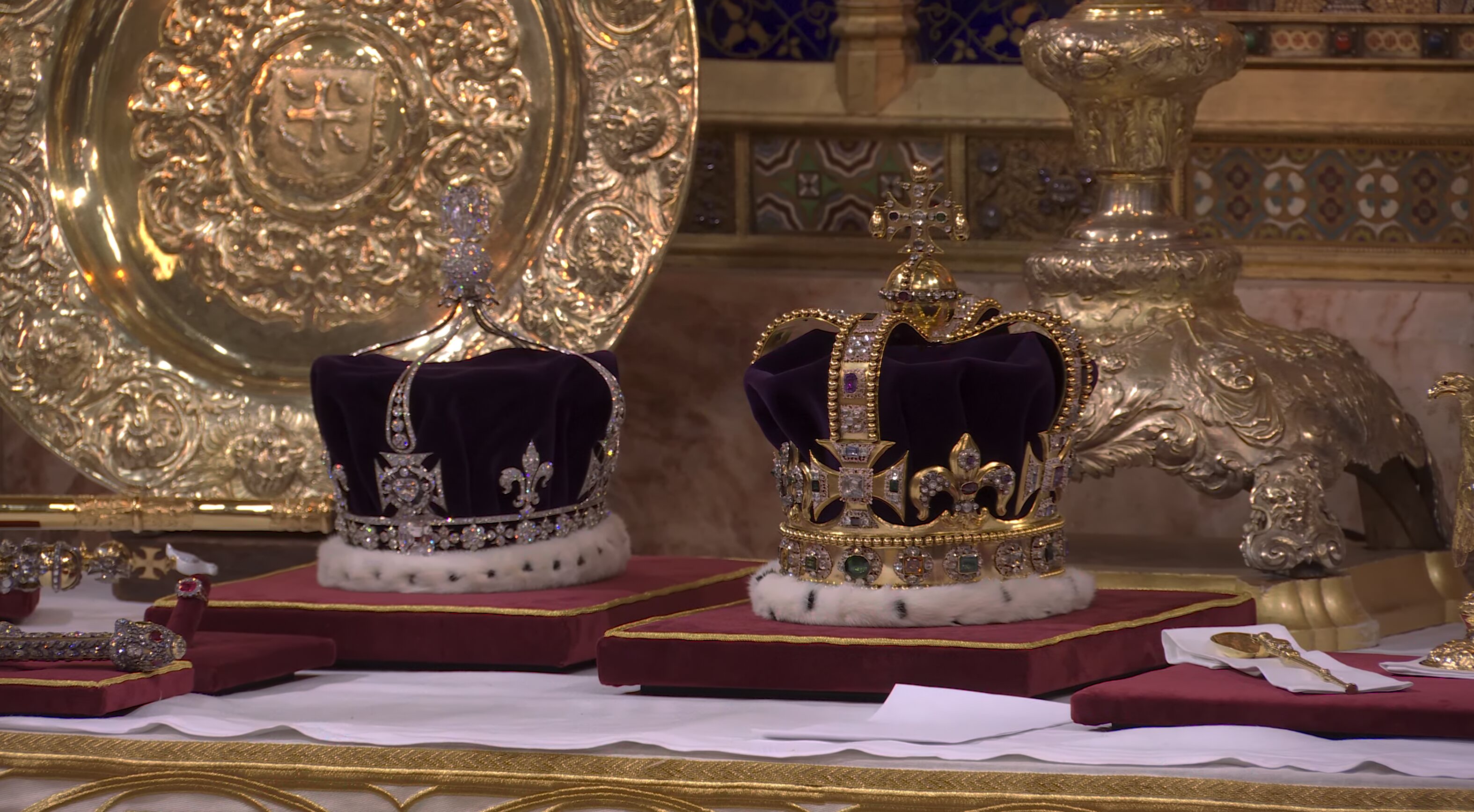 La Corona de la Reina Consorte y la Corona de San Eduardo