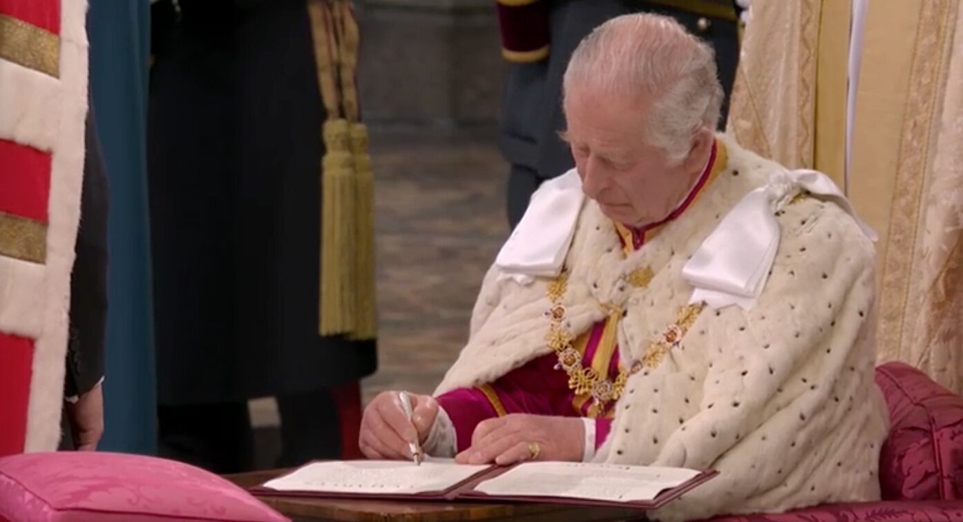 Carlos III firmando el Juramento