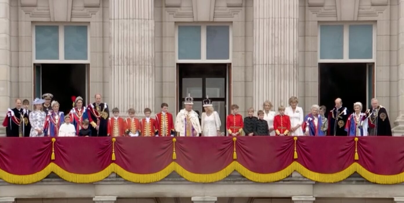 Los miembros de la Casa Real Británica en el balcón del Palacio de Buckingham