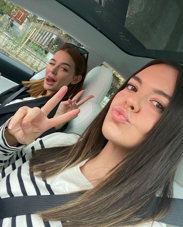 Laura Escanes y su amiga Ari/ Foto. Instagram