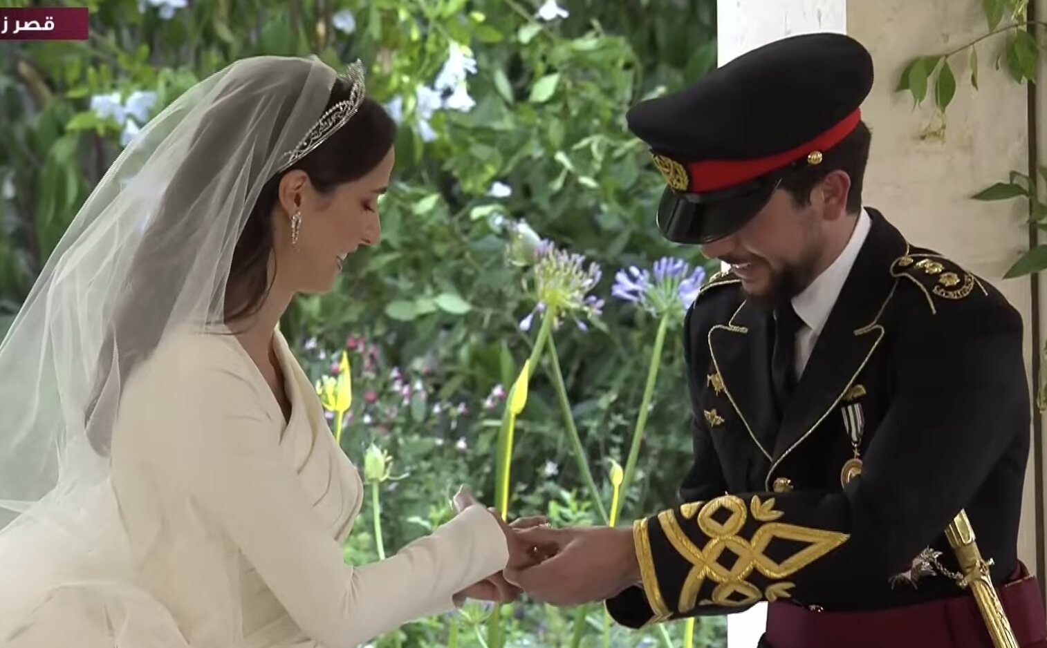 Hussein y Rajwa de Jordania intercambian los anillos en su boda