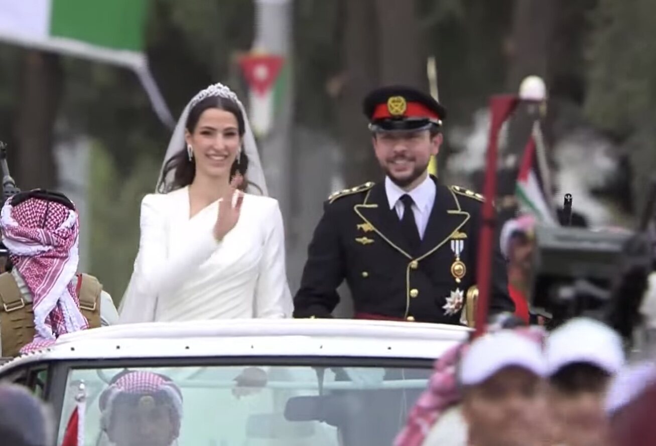 Hussein y Rajwa de Jordania en la procesión nupcial por Ammán tras su boda