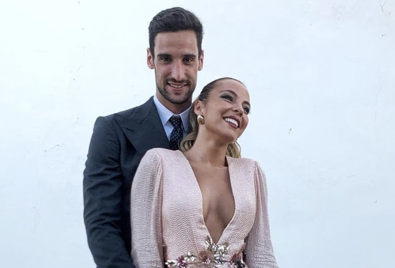 Sergio Rico y Alba Silva en una boda/ Foto: Instagram