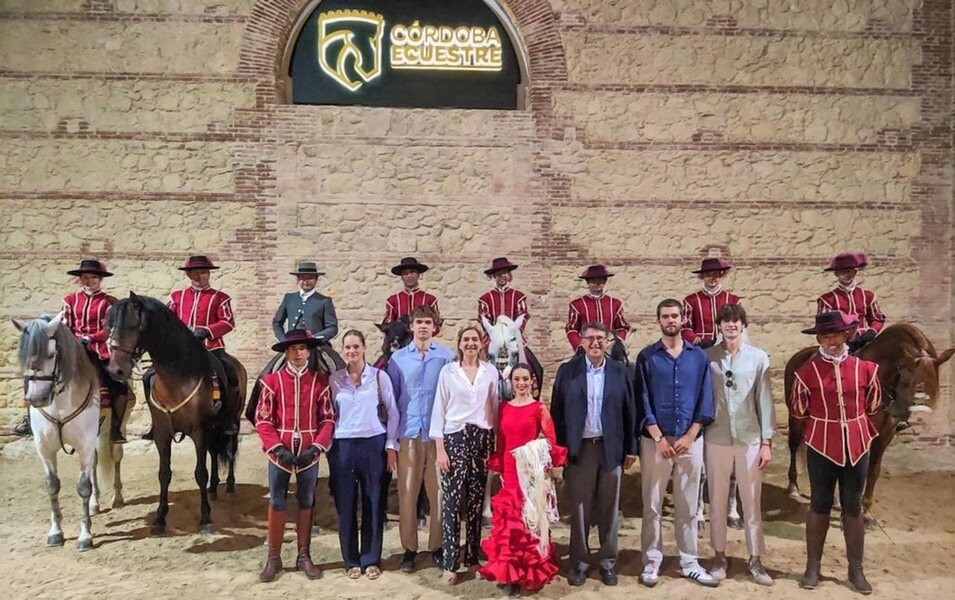 La Infanta Cristina y sus hijos en las Caballerizas Reales de Córdoba