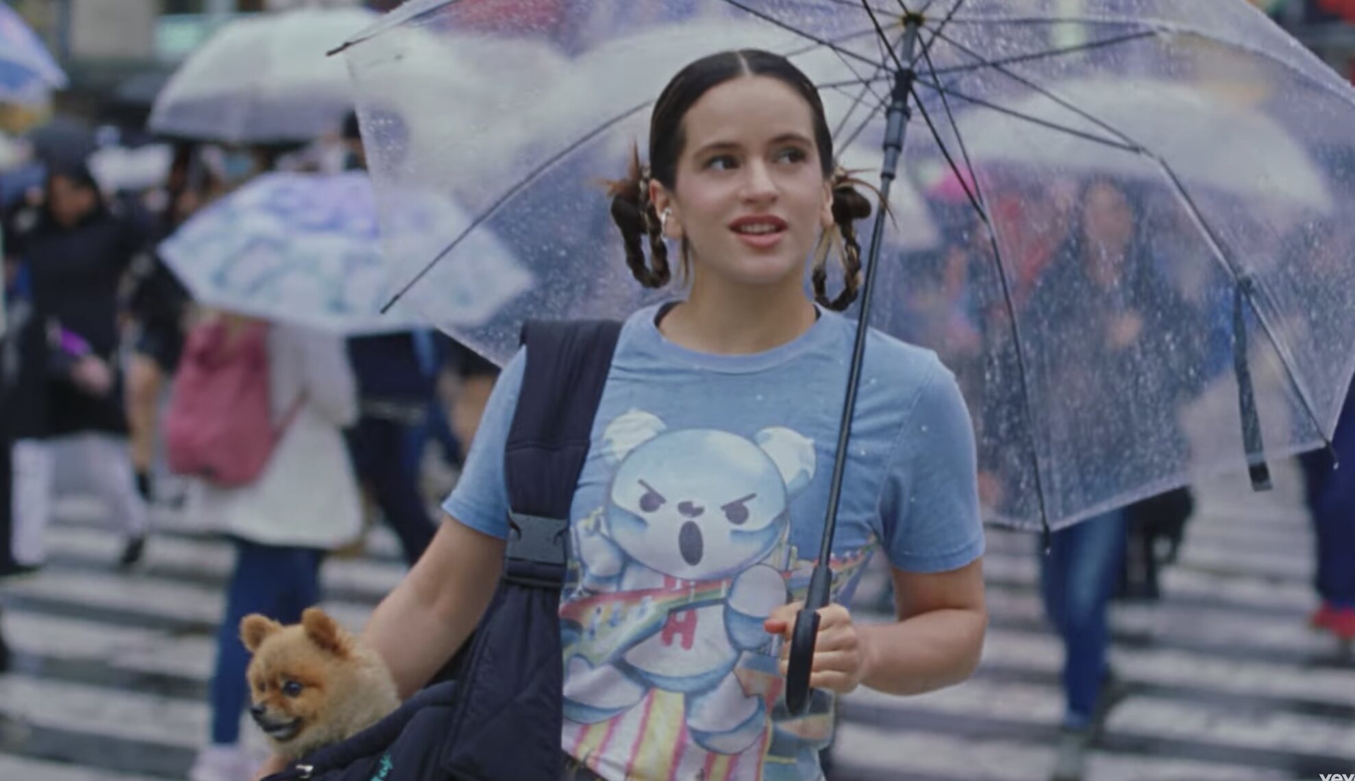 Rosalía en el videoclip de 'Tuya' en Tokio