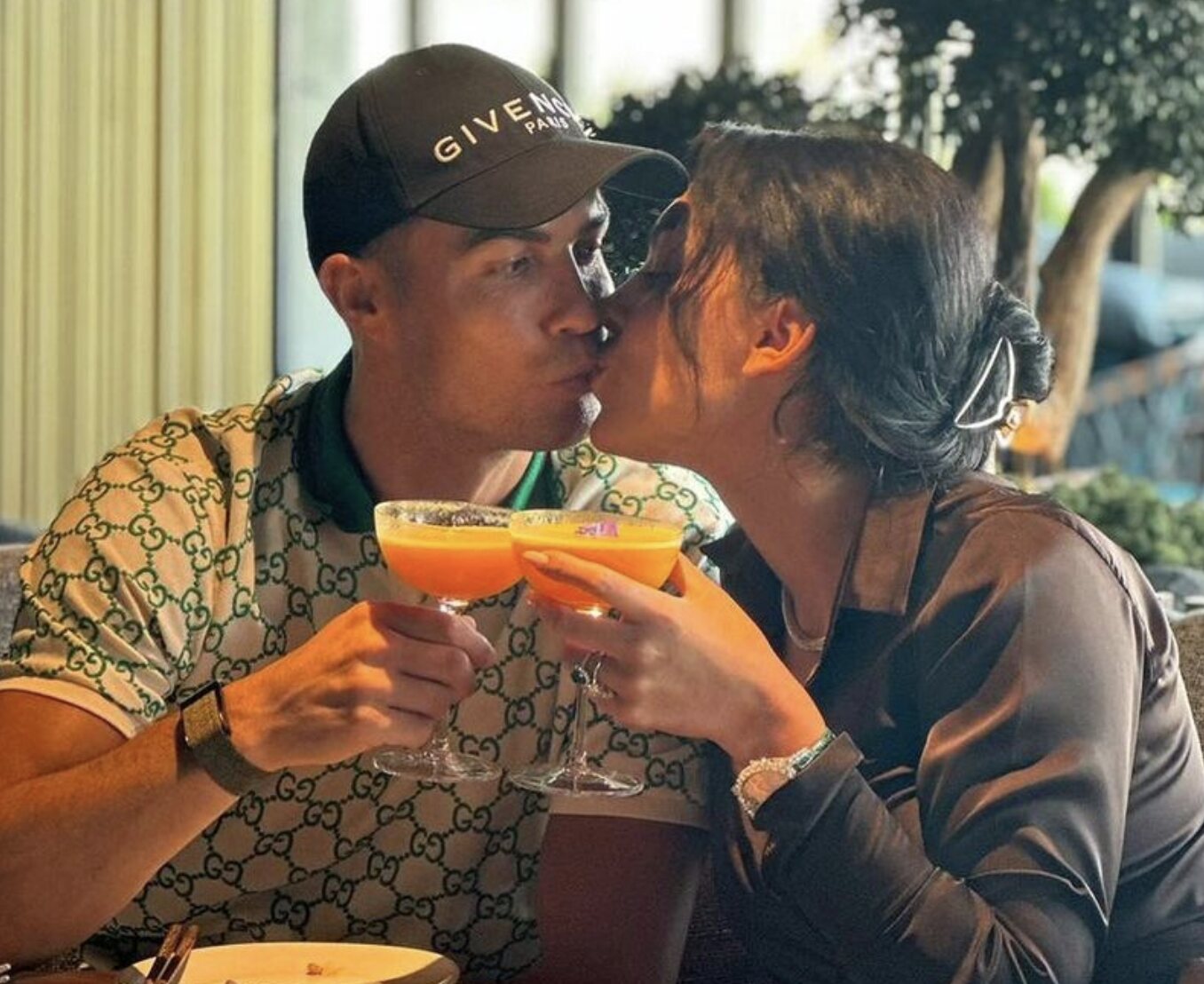 Georgina Rodríguez y Cristiano Ronaldo besándose/ Foto: Instagram