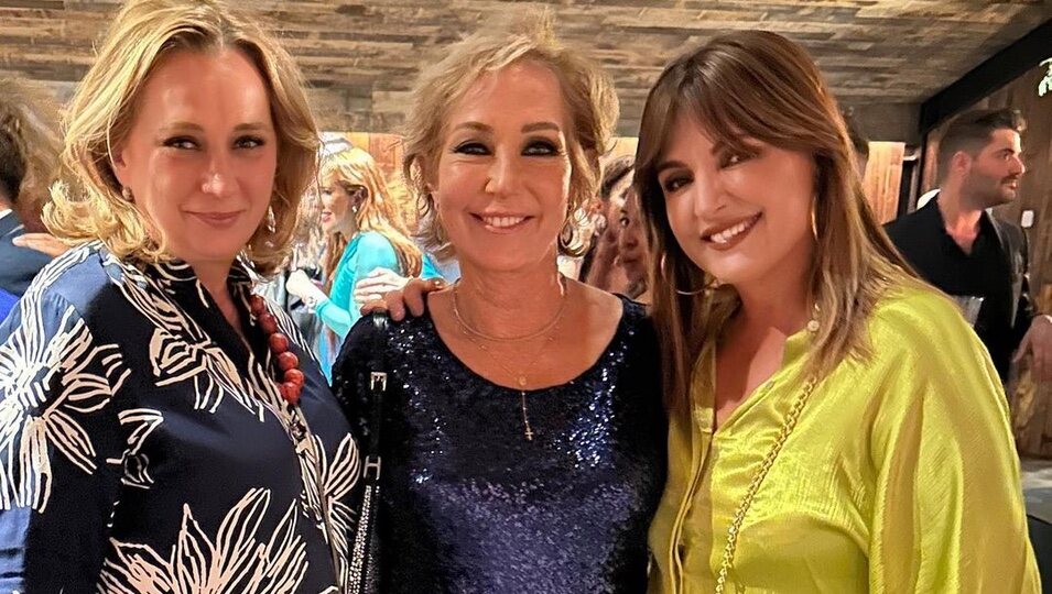 Beatriz Cortázar con Ana Rosa y Mari Ángel Alcázar | Instagram