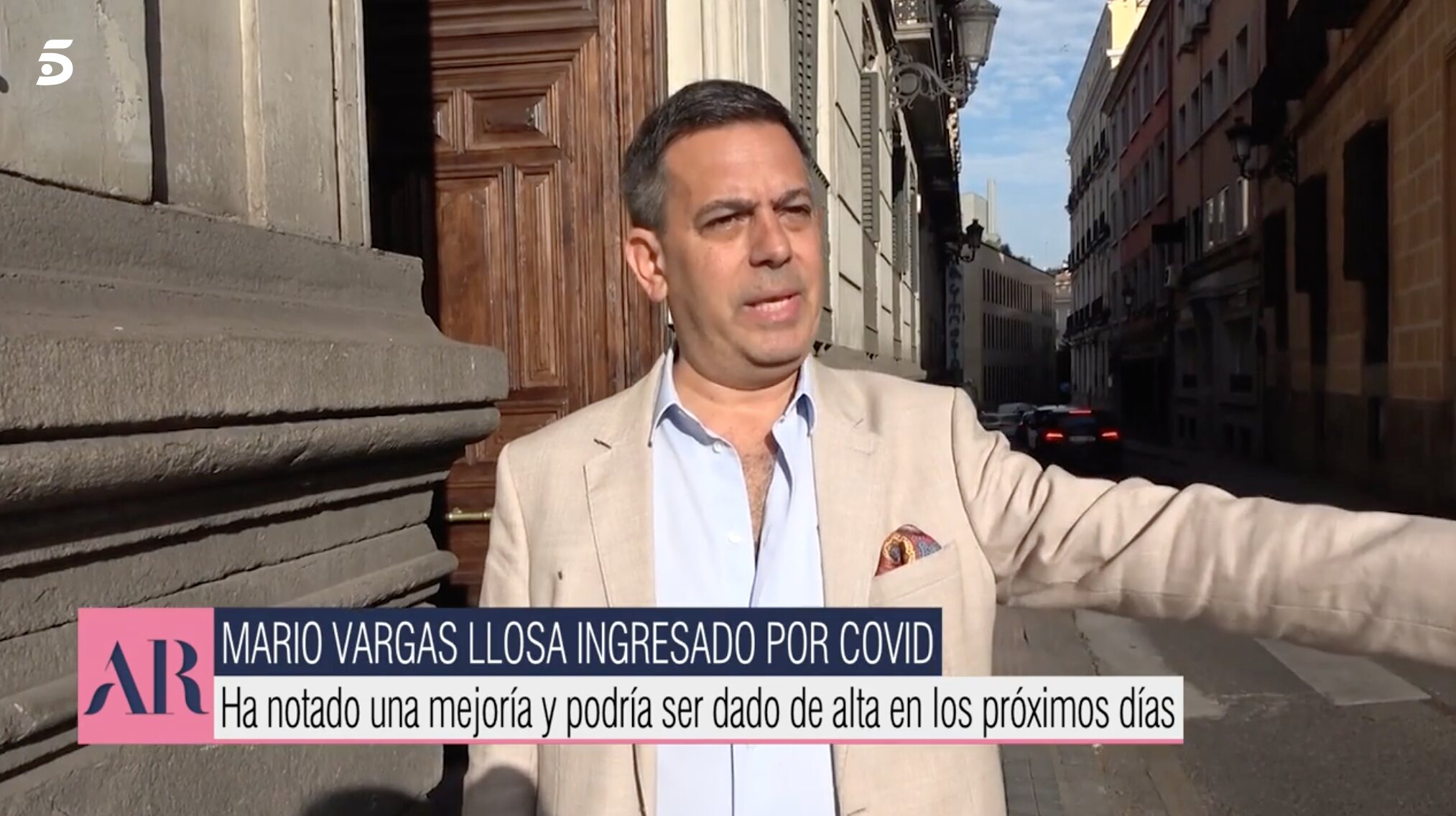 Vargas Llosa se encuentra estable, pero sigue ingresado | Foto: Telecinco.es
