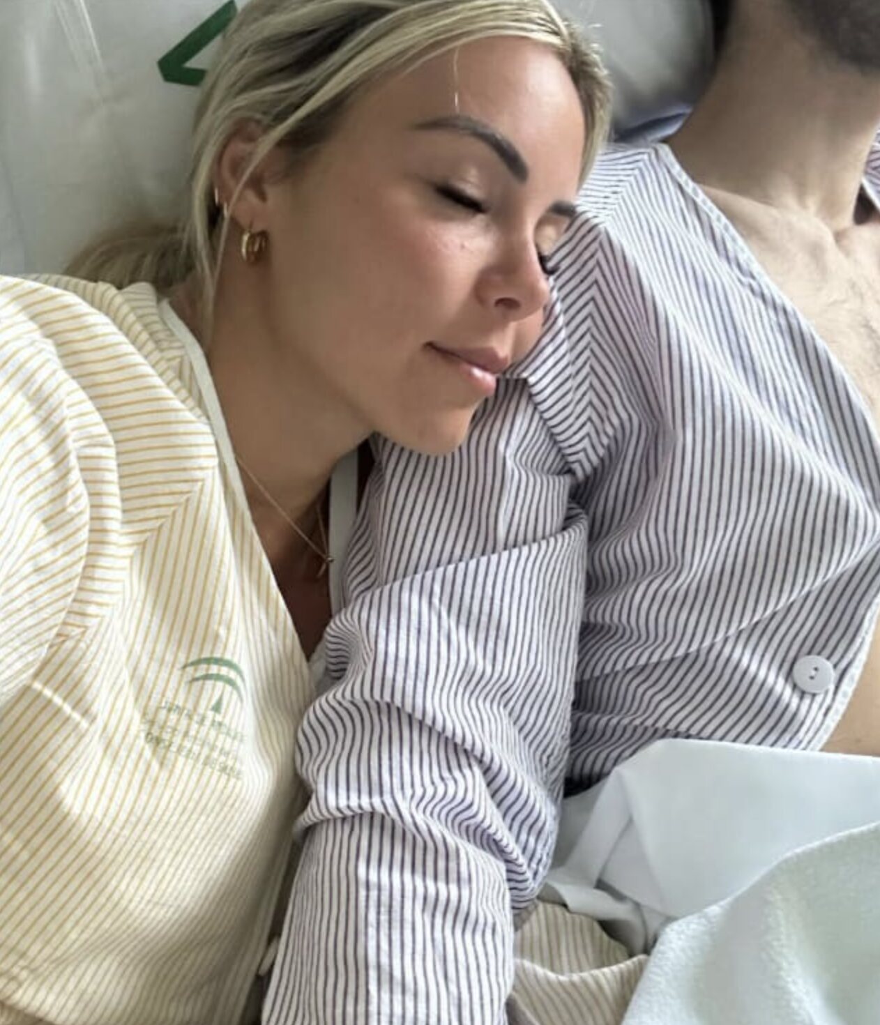 Sergio Rico con su mujer en el hospital/ Foto: Instagram