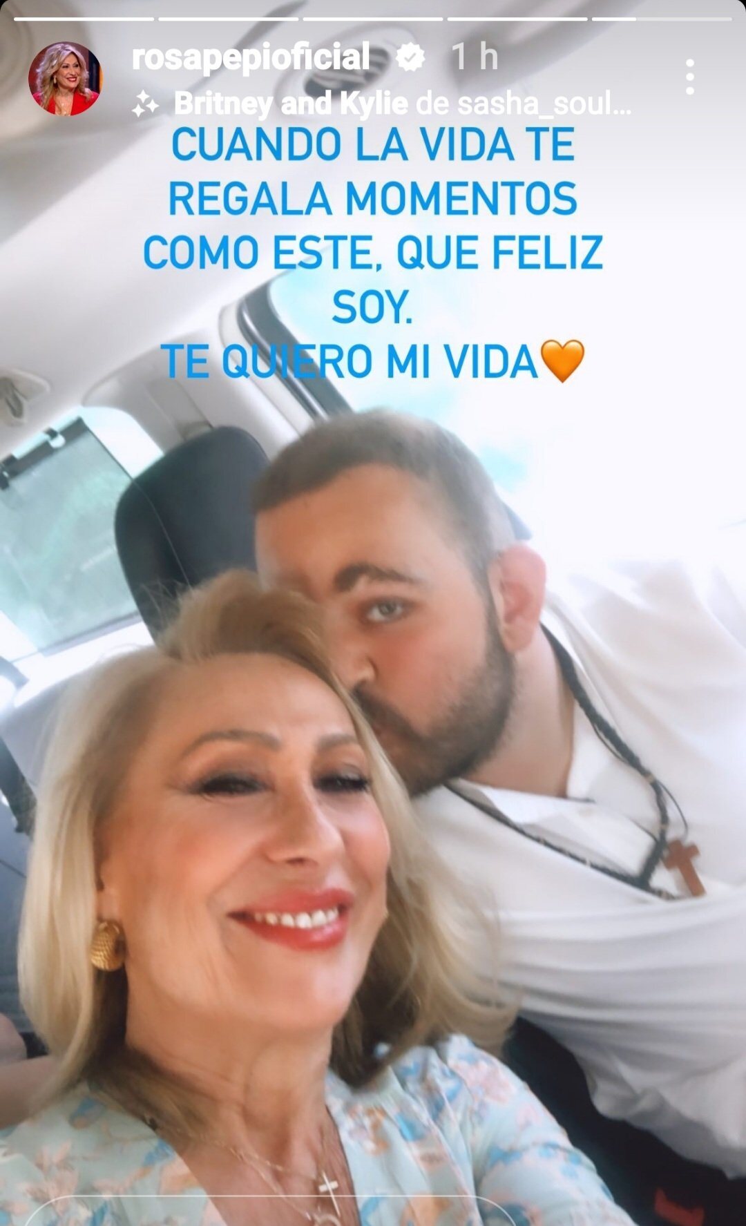 Rosa Benito con David Flores, hijo de Rocío Carrasco | Foto: Instagram