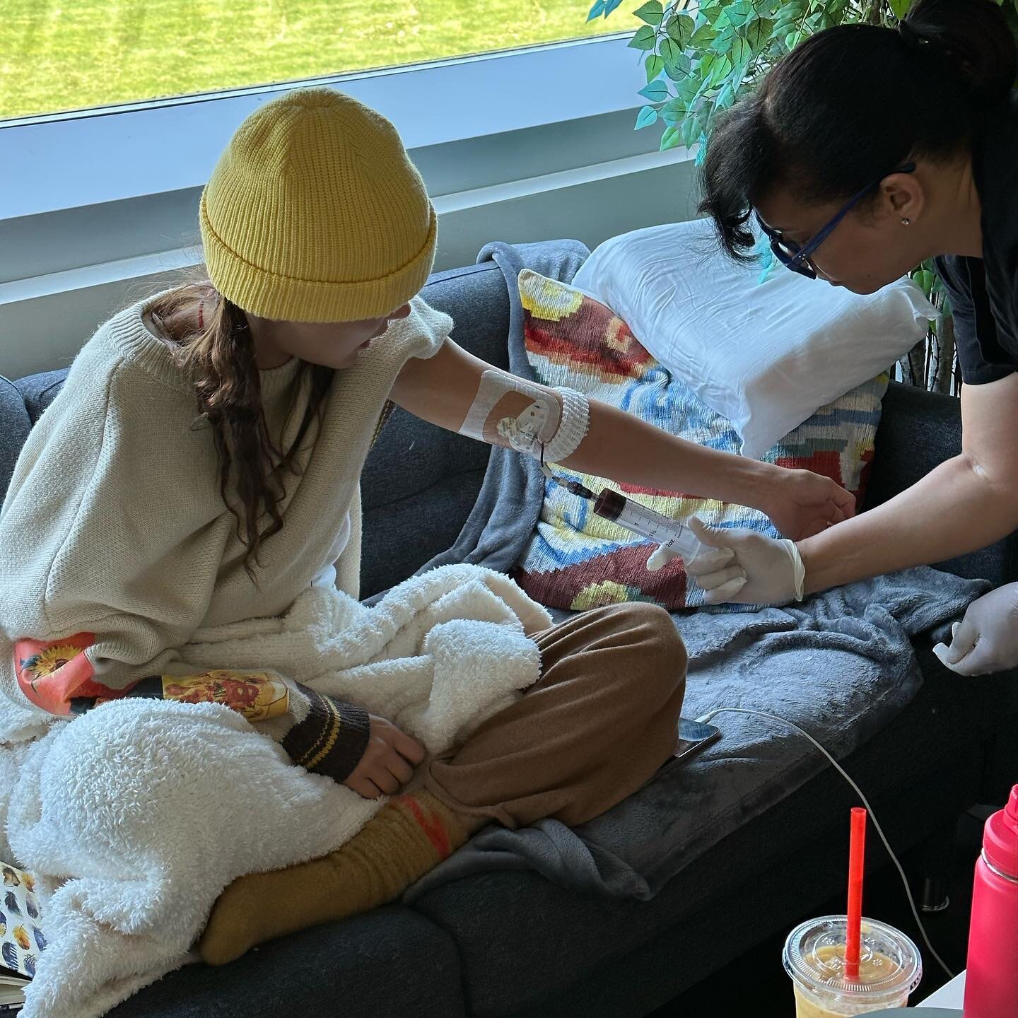 Bella Hadid durante los últimos meses recibiendo el tratamiento | Foto: Instagram