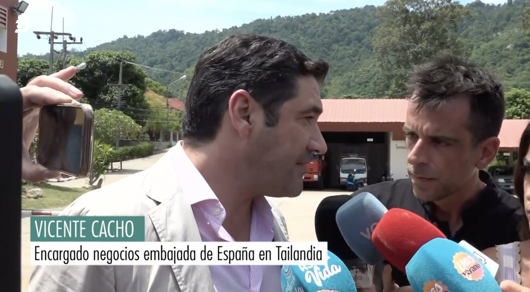 Daniel Sancho también ha podido hablar con un miembro de la Embajada española | Foto: Telecinco.es