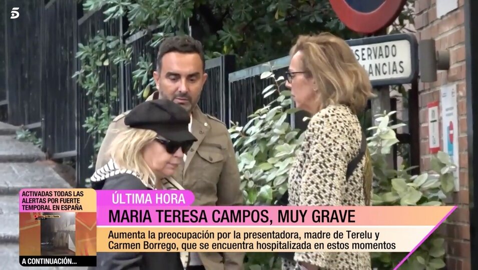 Terelu Campos llega al hospital junto a Rocío Carrasco y Fidel Albiac | Foto: Telecinco