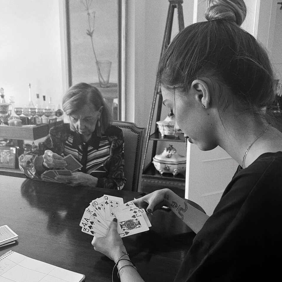 Alejandra Rubio jugando a las cartas con María Teresa Campos | Instagram