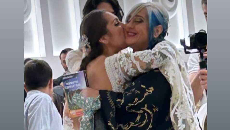 Miriam Corregüela, muy unida a su madre en el día de su boda | Foto: Instagram