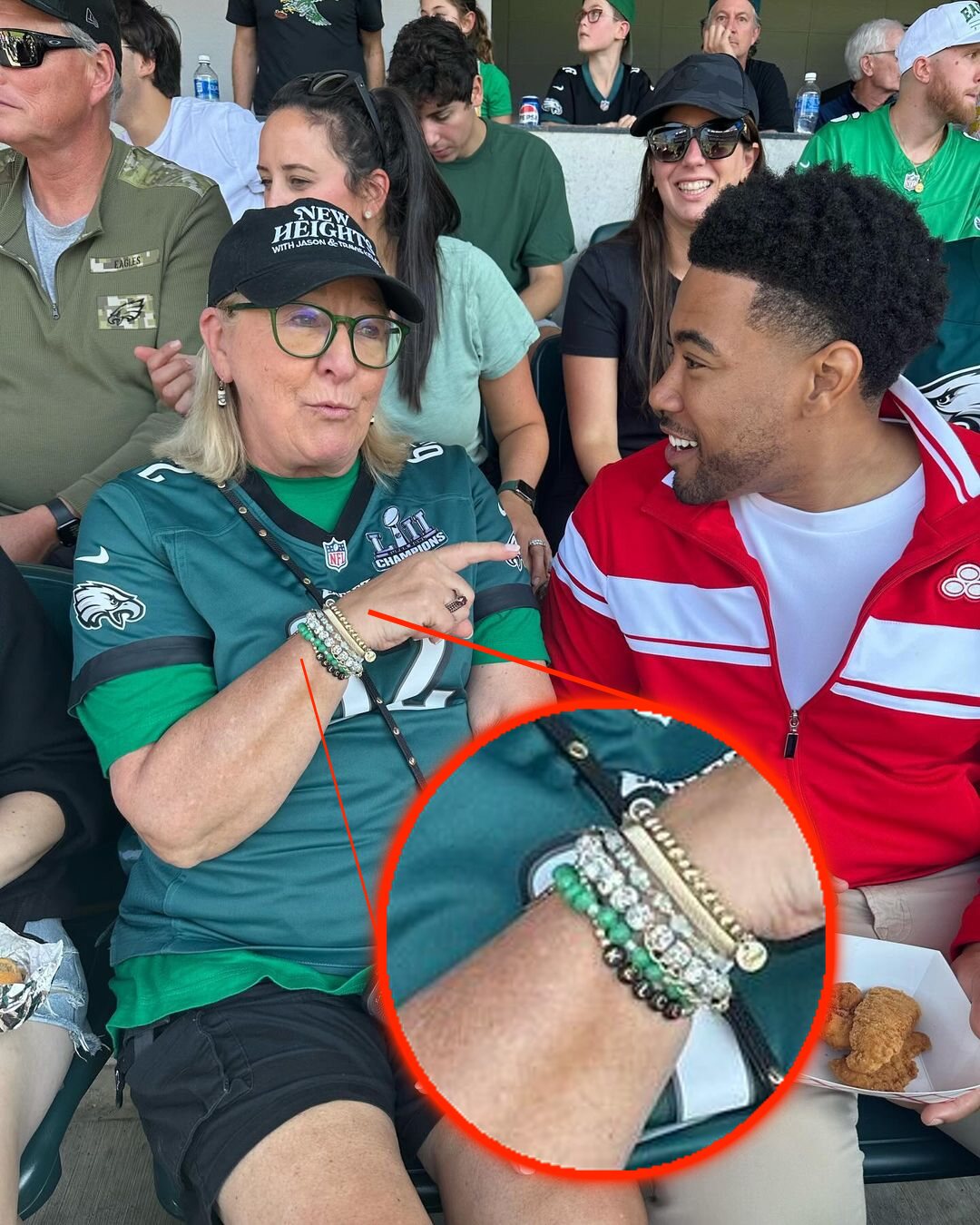 La madre de Travis Kelce con un friendship bracelet | Foto: Instagram